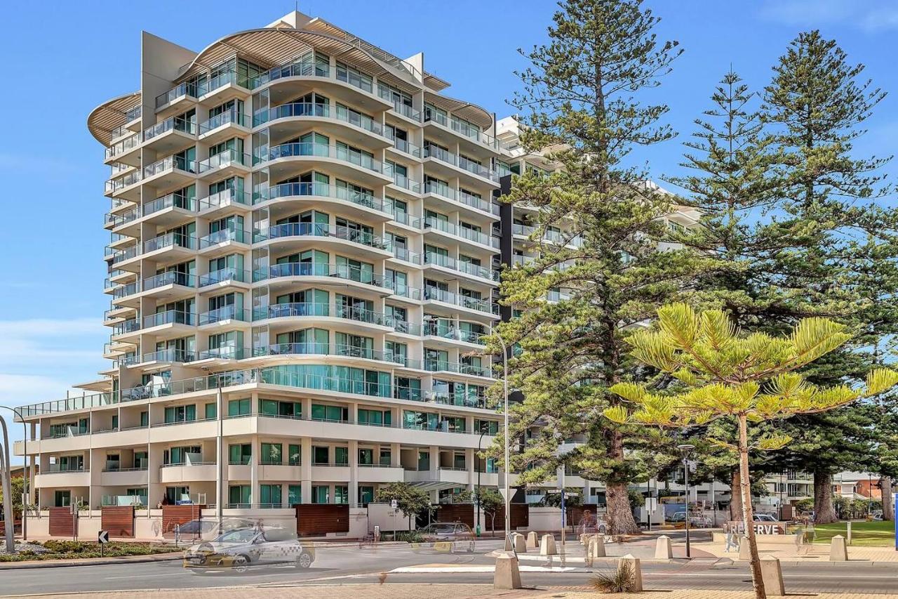 Waterfront Resort-Style Living At Glenelg Beach Adelaide Exteriör bild