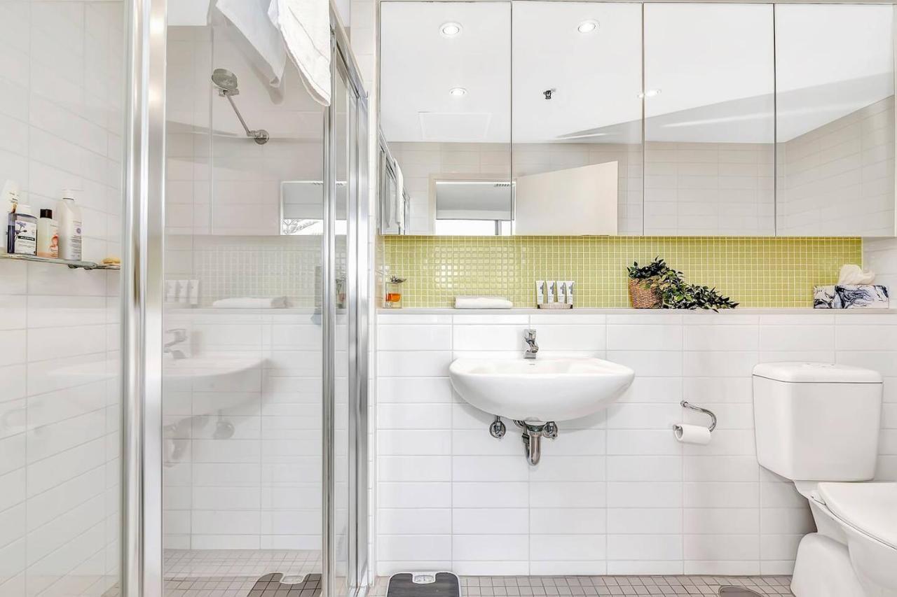 Waterfront Resort-Style Living At Glenelg Beach Adelaide Exteriör bild